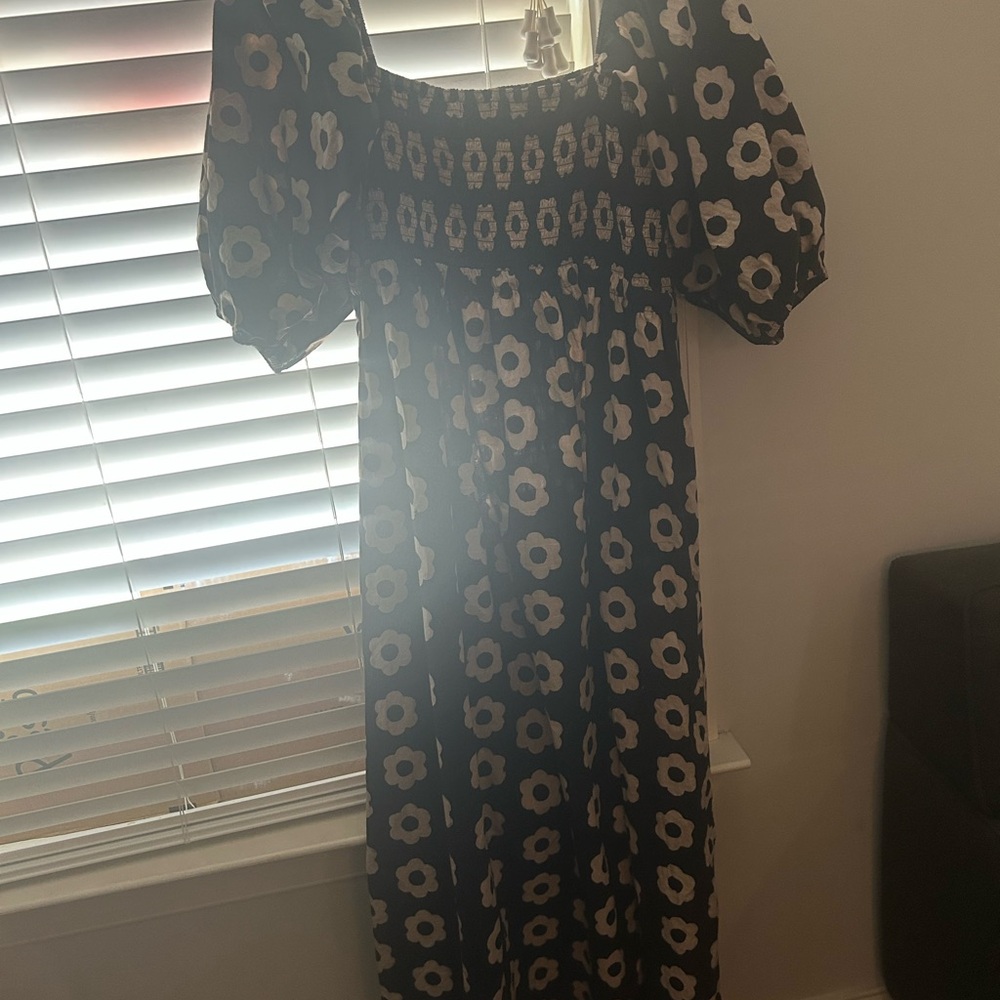 Christy Dawn Katrina dress in Noir Daisy - Picture 3 of 5